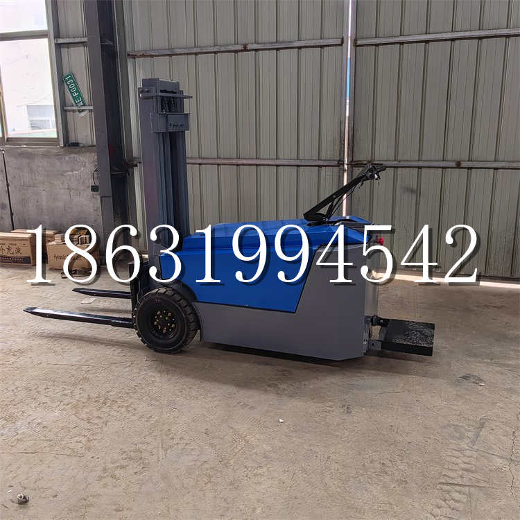 四平市全电动叉车插腿式堆高车液压装卸车1.5吨升高小型站驾式铲车